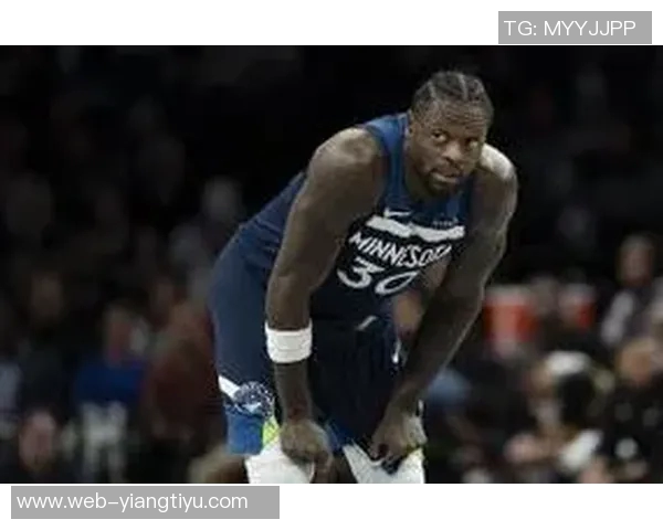 兰德尔半场表现稳定11投6中贡献14分4篮板1助攻1抢断