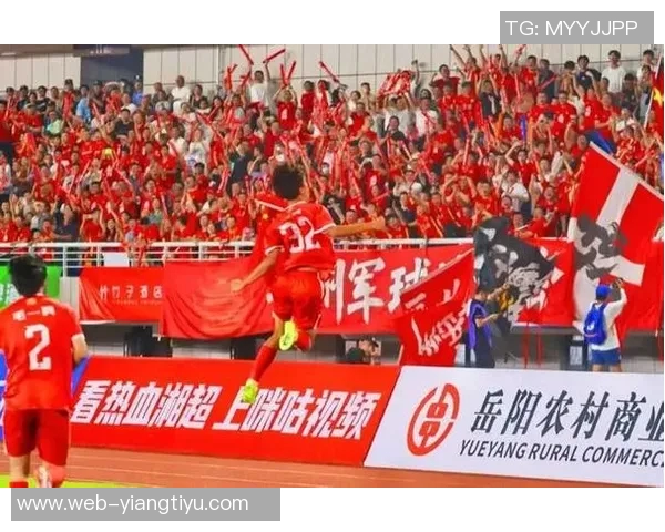 再次被判越位球员精彩长传直入禁区抢射却遭VAR裁判确认无效